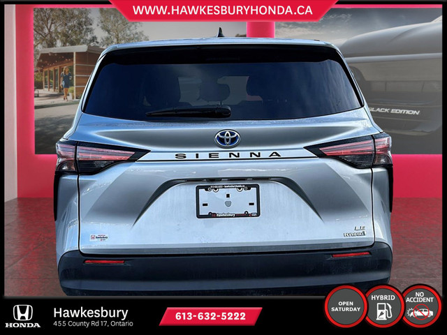 2021 Toyota Sienna LE 8-Passenger in Cars & Trucks in Ottawa - Image 3