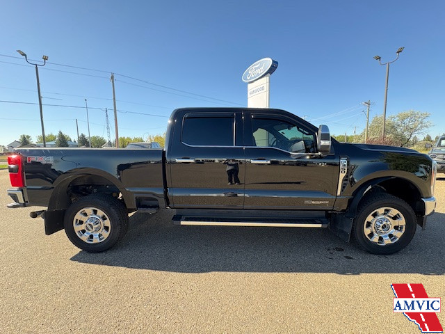 2023 Ford Super Duty F-350 SRW LARIAT in Cars & Trucks in Medicine Hat