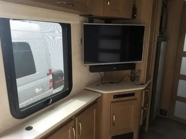 2018 Pleasure-Way Plateau XLMB Std. Model in RVs & Motorhomes in Kelowna - Image 11
