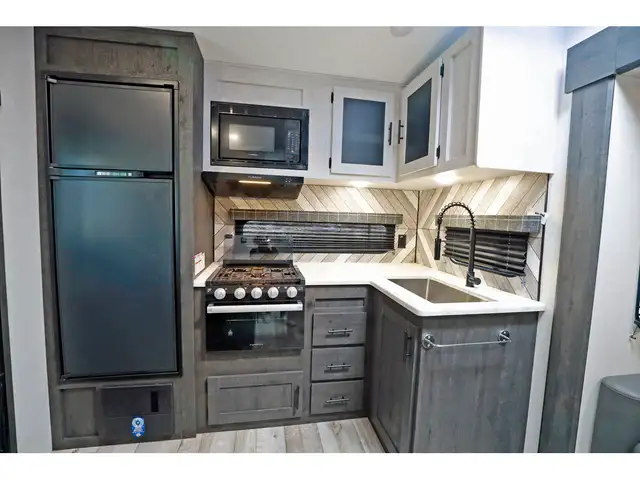 2023 K-Z Sportsmen Fifth Wheel 231RK fifth wheel Sportsmen de 25 in Travel Trailers & Campers in Laval / North Shore - Image 10
