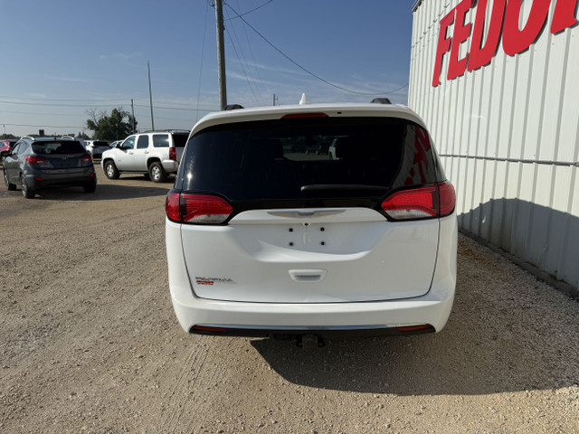 2017 Chrysler Pacifica in Cars & Trucks in Winnipeg - Image 3