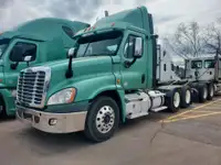 2014 FREIGHTLINER Cascadia / 10 SPEED MANUAL / FLEET MAINTAINED 