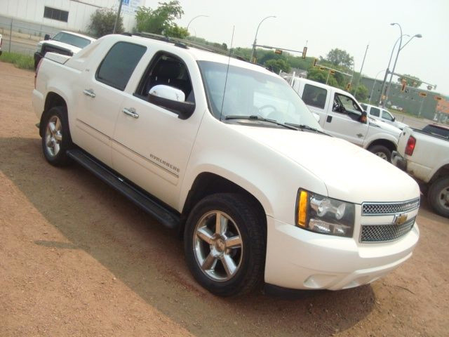 2011 Chevrolet Avalanche 4X4 CREW CAB LTZ in Cars & Trucks in Edmonton - Image 4