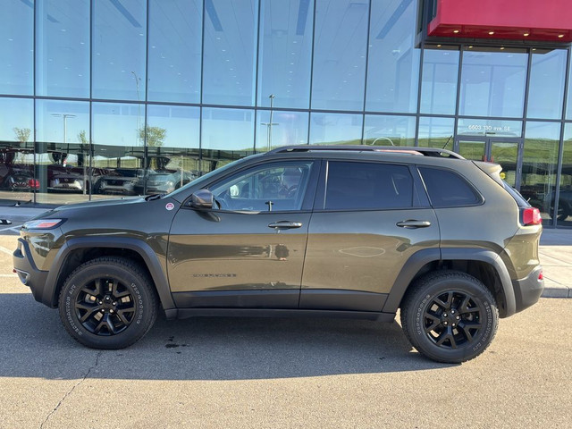 2015 Jeep Cherokee 4WD 4dr Trailhawk | Ventilated Seats | Back u in Cars & Trucks in Calgary - Image 3