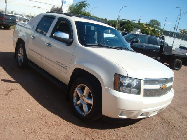 2013 Chevrolet Avalanche 4X4 BLACK LTZ DIAMOND EDITION in Cars & Trucks in Edmonton - Image 4