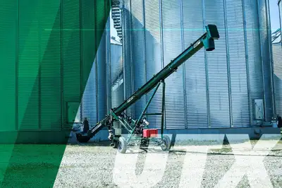 The UTX U-Trough Auger that gives producers capacities like never before. Delivering up to 9,000 bus...