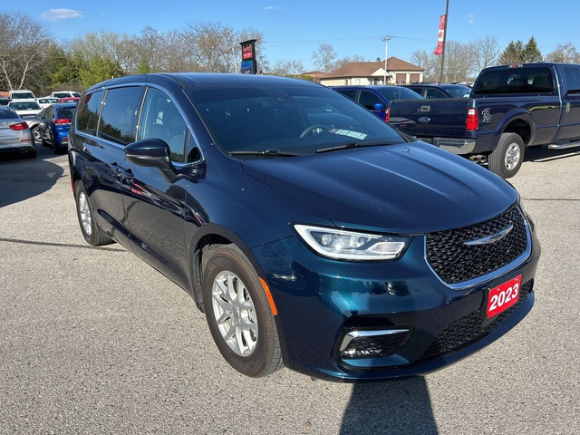  2023 Chrysler Pacifica TOURING, KEEP LANE ASSIST, REMOTE START! in Cars & Trucks in London - Image 4