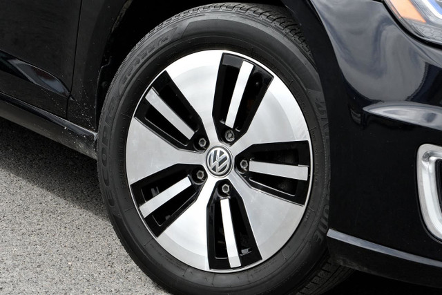 Volkswagen e-Golf Comfortline 4 portes 2020 à vendre in Cars & Trucks in Saint-Jean-sur-Richelieu - Image 2