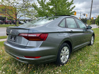 2019 VOLKSWAGEN JETTA HIGHLINE. 6 SPEED MANUAL TRANSSMISSION. GREY ON BLACK LEATHER INTERIOR. HEATED... (image 4)
