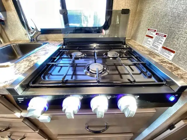 2020 Thor Motor Coach Chateau 22E in RVs & Motorhomes in Abbotsford - Image 18