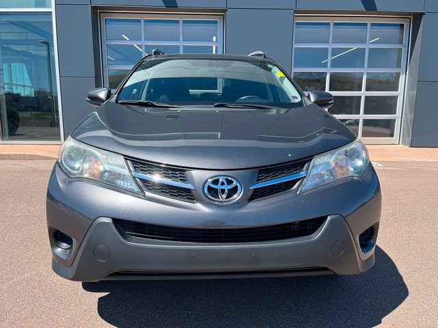 2015 Toyota RAV4 LE CRUISE CONTROL TRACTION CONTROL AIR CONDITIO in Cars & Trucks in Moncton - Image 2