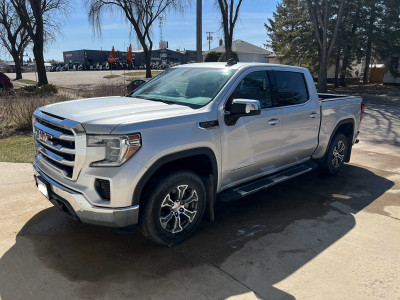 2019 GMC Sierra 1500 SLE - LIKE NEW