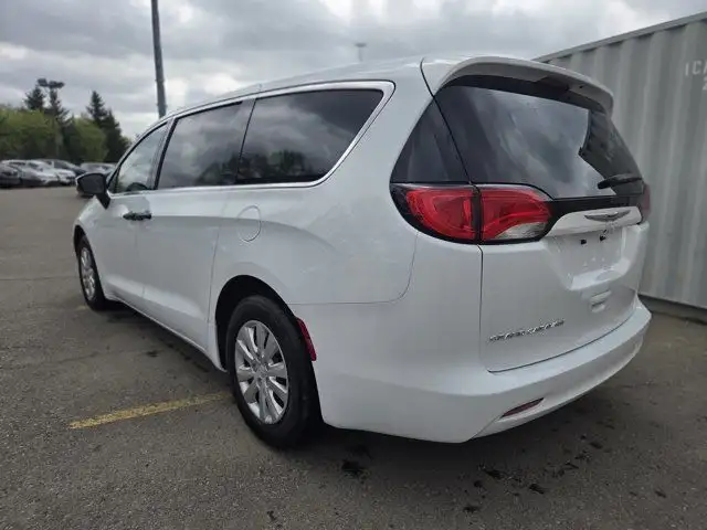2021 Chrysler Grand Caravan SE dans Autos et camions dans Calgary - Image 3