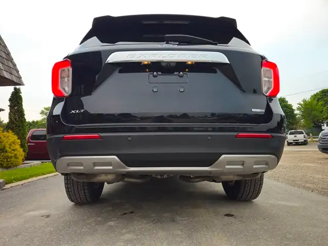 2020 Ford Explorer XLT 4WD in Cars & Trucks in Chatham-Kent - Image 9