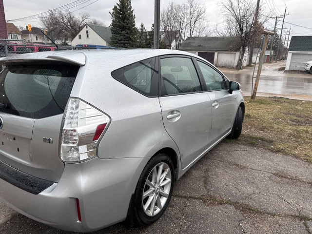 2012 Toyota Prius v Touring LEATHER/SUNROOF/NAVI/CAMERA in Cars & Trucks in Winnipeg - Image 3