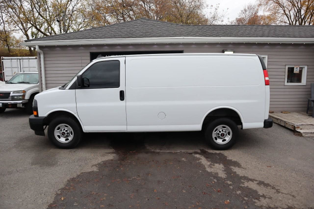 2022 GMC Savana 2500 Work Van SPRAY IN LINER - BACKUP CAM in Cars & Trucks in Kingston - Image 2