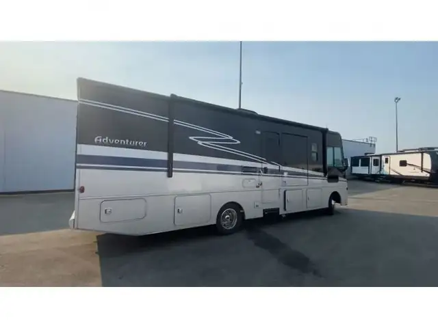2020 Winnebago Adventurer 30T in RVs & Motorhomes in Abbotsford - Image 7