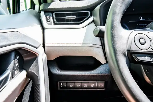 2019 Toyota RAV4 Hybrid Limited • SUNROOF • COOLED LEATHER • CP/ in Cars & Trucks in Cornwall - Image 13