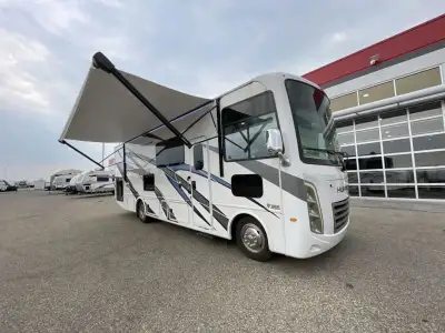 Thor Motor Coach Hurricane Class A gas motorhome 29M highlights: Full-Wall Slide 39in.in. Living Are...