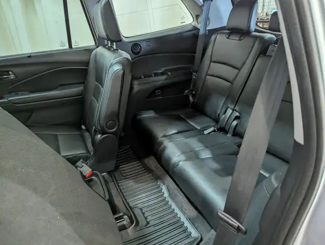 2018 Honda Pilot Touring No Accidents | Leather | Navigation dans Autos et camions dans Calgary - Image 16