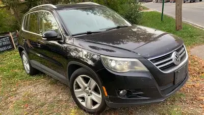 2011 VOLKSWAGEN TIG HIGHLINE ALL WHEEL DRIVE SUV, ONE OWNER, CLEAN CARFAX, WITH LEATHER HEATED SEAT,...