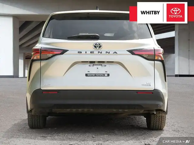 2021 Toyota Sienna LE Hybrid AWD 2.5L / 8-Passenger / Parking Ca in Cars & Trucks in Oshawa / Durham Region - Image 7