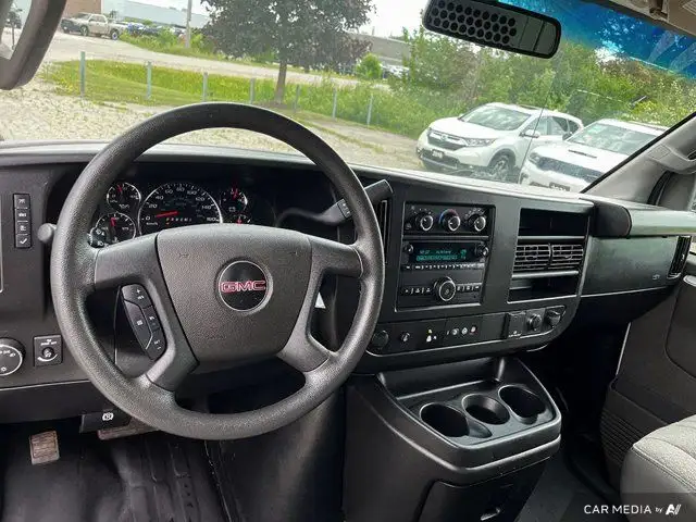 2022 GMC Savana Cargo Van CARGO | 6.6L V8 | A/C | Cruise | Park in Cars & Trucks in Guelph - Image 12