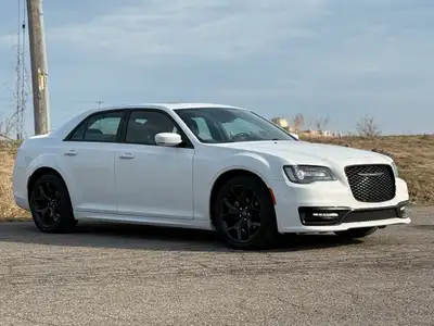 EXCEPTIONALLY CLEAN 2022 CHRYSLER 300 S ACCIDENT FREE CARFAX BACKUP CAM ADAPTIVE CRUISE HEATED SEATS...