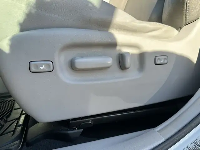 2012 Toyota Highlander Limited in Cars & Trucks in Mississauga / Peel Region - Image 44