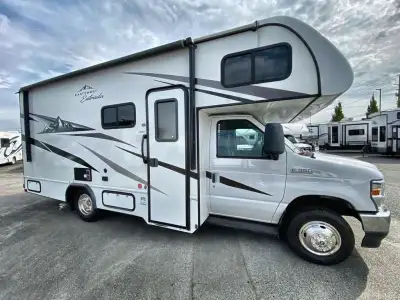 EAST TO WEST Entrada Class C gas motorhome 2200S highlights: 60in.in. x 80in.in. Bunk Over Cab Queen...
