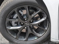 This Chrysler Pacifica has a dependable Regular Unleaded V-6 3.6 L/220 engine powering this Automati... (image 9)