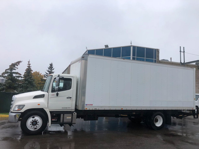 2014 Hino 358 Straight Truck -24 Dry Box in Cars & Trucks in Oakville / Halton Region - Image 4