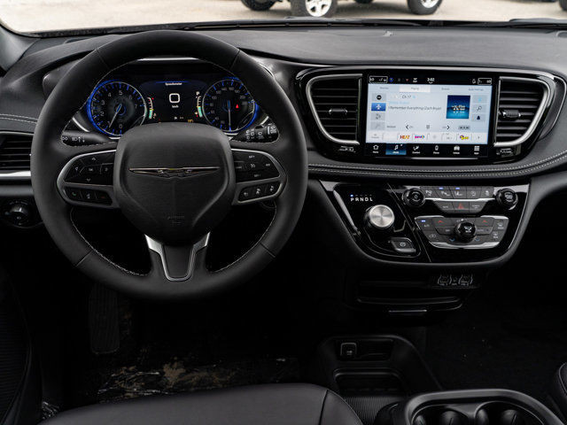 2025 Chrysler Pacifica Select in Cars & Trucks in Barrie - Image 2