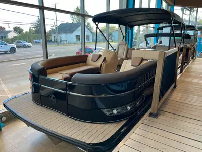 2023 | Legend | V-Series Entertainer Sport Pro Prix régulier (104 999 $) Économie de 12 600 $ 92 399...