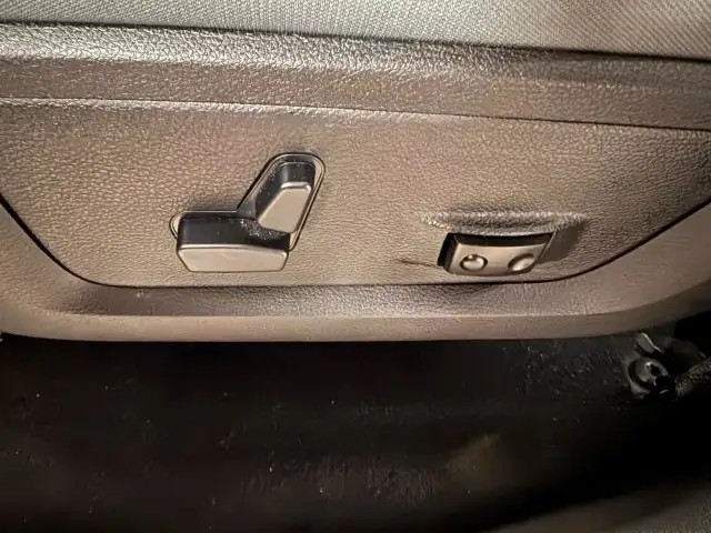 2019 RAM 1500 Classic SLT in Cars & Trucks in Owen Sound - Image 2