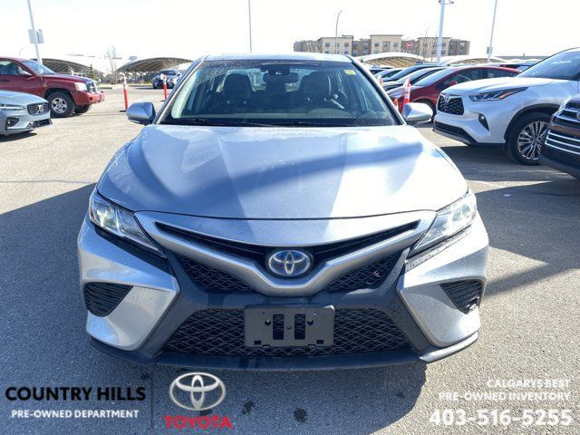 2020 Toyota Camry Hybrid SE - Sunroof - Heated Leather in Cars & Trucks in Calgary - Image 2