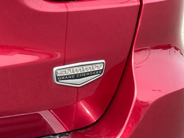 2014 Jeep Grand Cherokee SUMMIT LEATHER SEATS / SUNROOF / PADDLE in Cars & Trucks in Cranbrook - Image 19