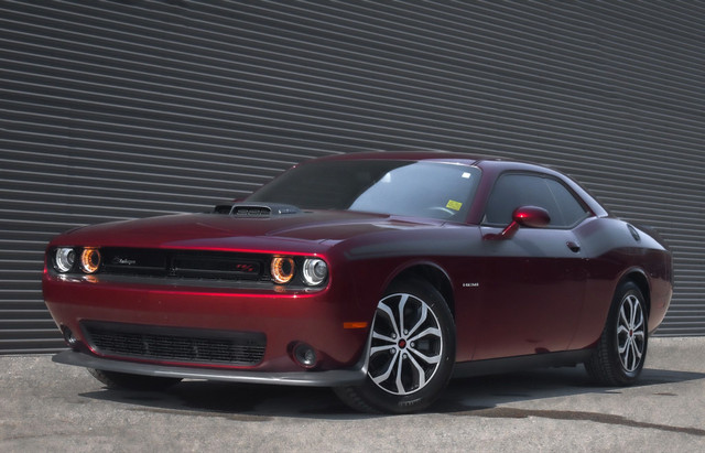 2022 Dodge Challenger R/T One Owner, No Accidents, Very Low Kms in Cars & Trucks in London