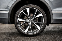 This 2022 Volkswagen Tiguan is for sale today. This SUV has 91,725 kms. It's grey in colour . It has... (image 5)