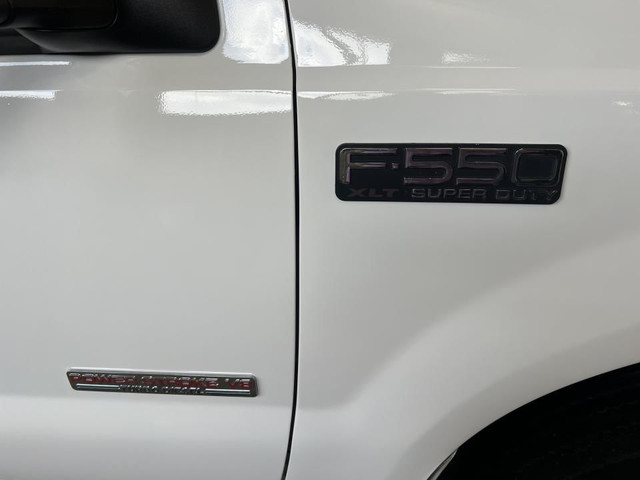 2004 Ford F-550 Cabine classique, empattement de 189 po - XL For in Cars & Trucks in Longueuil / South Shore - Image 4