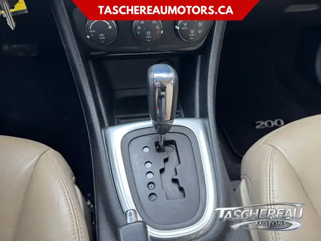 2012 Chrysler 200 in Cars & Trucks in Longueuil / South Shore - Image 11