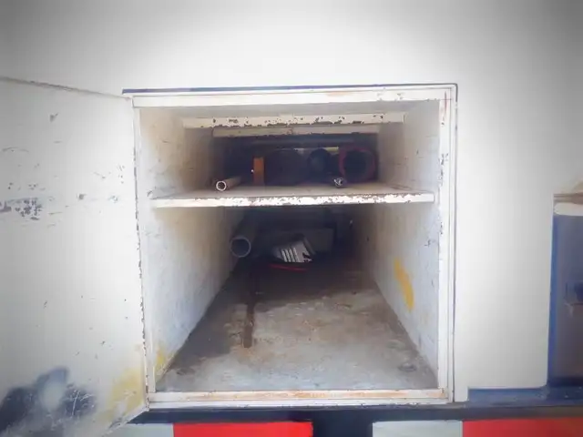 2006 ford F-650 Vacuum Truck 2WD Diesel in Heavy Trucks in Richmond - Image 32
