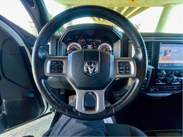 2022 Ram 1500 Classic Warlock CREW 4WD 5.7L HEMI B/U CAMERA dans Autos et camions dans Delta/Surrey/Langley - Image 23