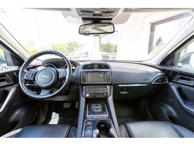 2017 Jaguar FPACE 35t PRESTIGE AWD | PANO ROOF | LEATHER | MERID in Cars & Trucks in Winnipeg - Image 3