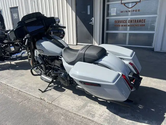 2025 Harley-Davidson FLHX - Street Glide in Sport Touring in Winnipeg - Image 9