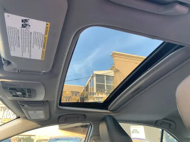 2019 Toyota Camry SE SE 2.5L in Cars & Trucks in City of Toronto - Image 12