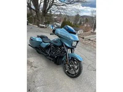 . 2024 Harley-Davidson STREET GLIDE HARLEY DAVIDSON STREET GLIDE 2024 17090KM C-1831 VALISE PARE-BRI...