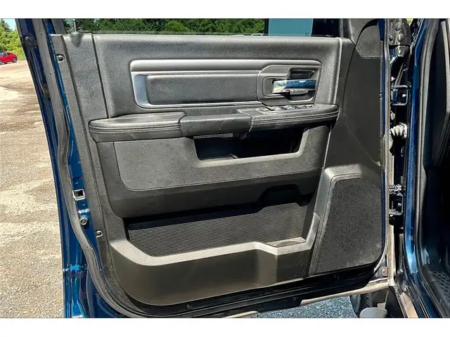2022 Ram 1500 Classic Warlock Crew V8 | All Terrain Pkg | Alpine in Cars & Trucks in Mississauga / Peel Region - Image 19