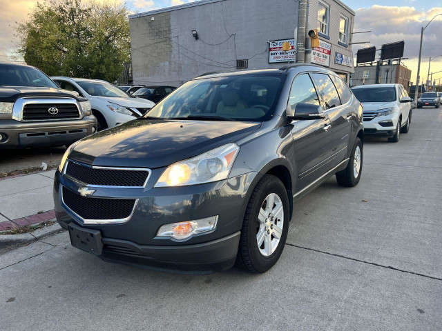 2011 Chevrolet Traverse AWD 4dr 2LT in Cars & Trucks in Hamilton - Image 2