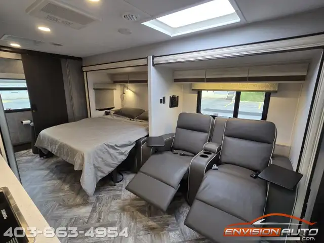 2021 FOREST RIVER SUNSEEKER MBS 2400T C-Class Motorhome RV in Cars & Trucks in Calgary - Image 32
